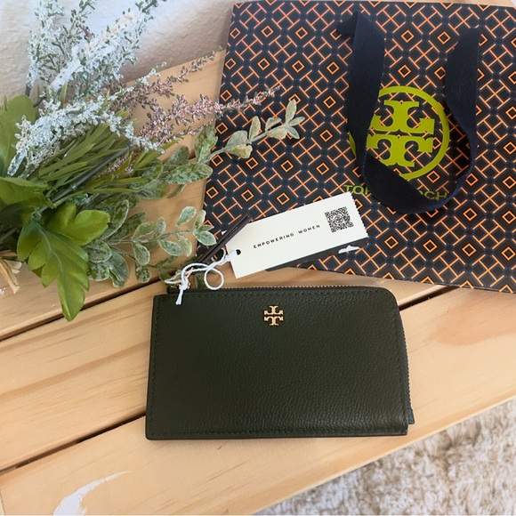 Tory Burch Accessories - NWT💚Tory Burch Blake Zip Card Case Holder in Basil Green Pebble Leather 177026